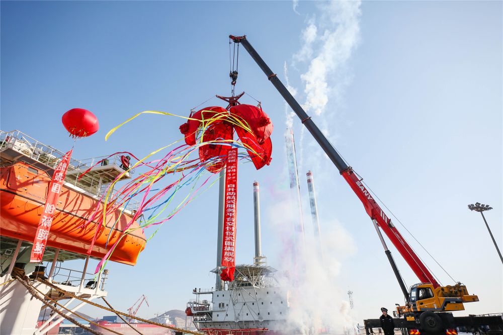 渤船重工建造的華科1號、2號自升助航式作業平臺命名交工
